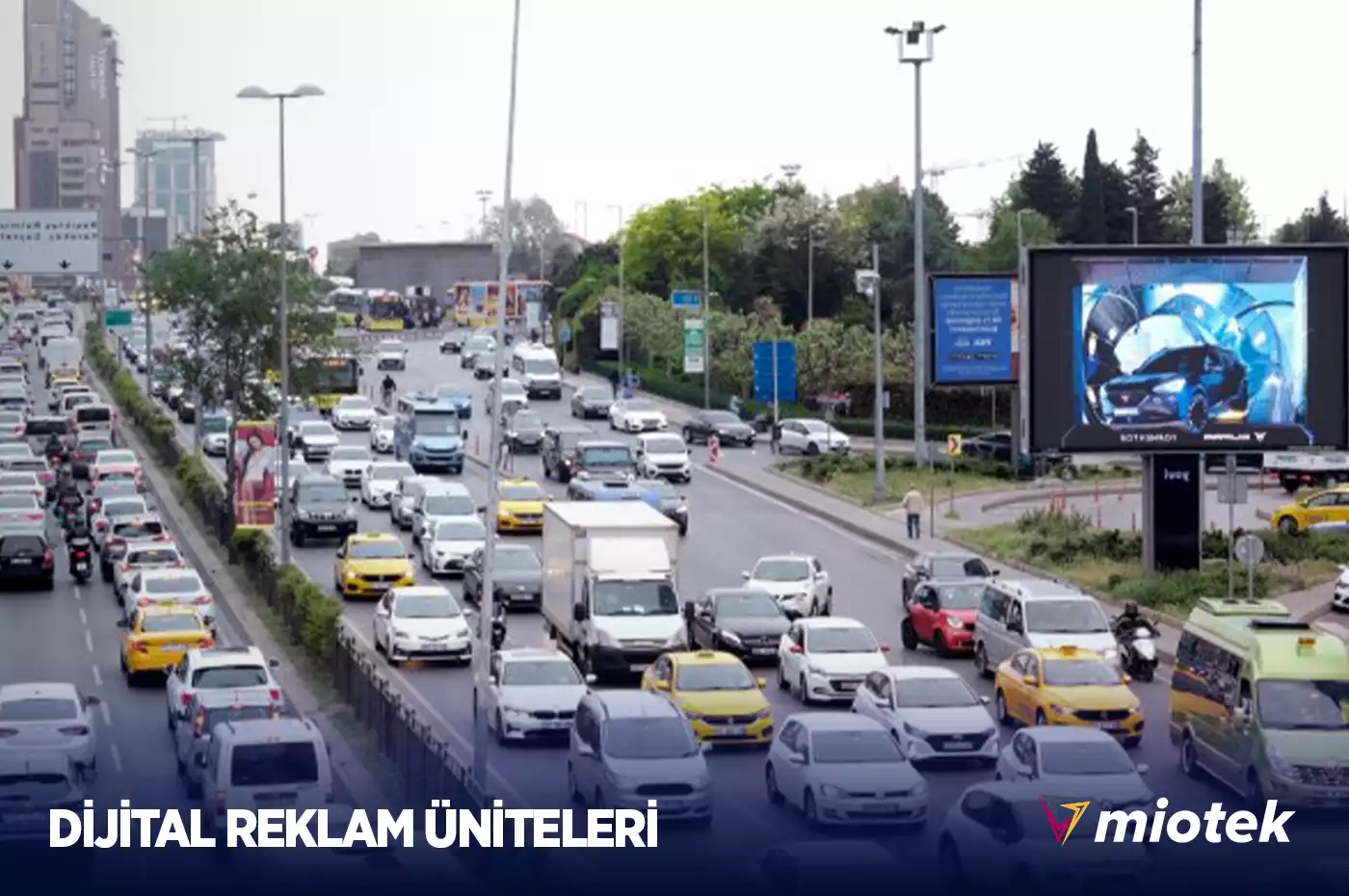 Ana Caddelerde Yüksek Teknoloji Dijital Totemler