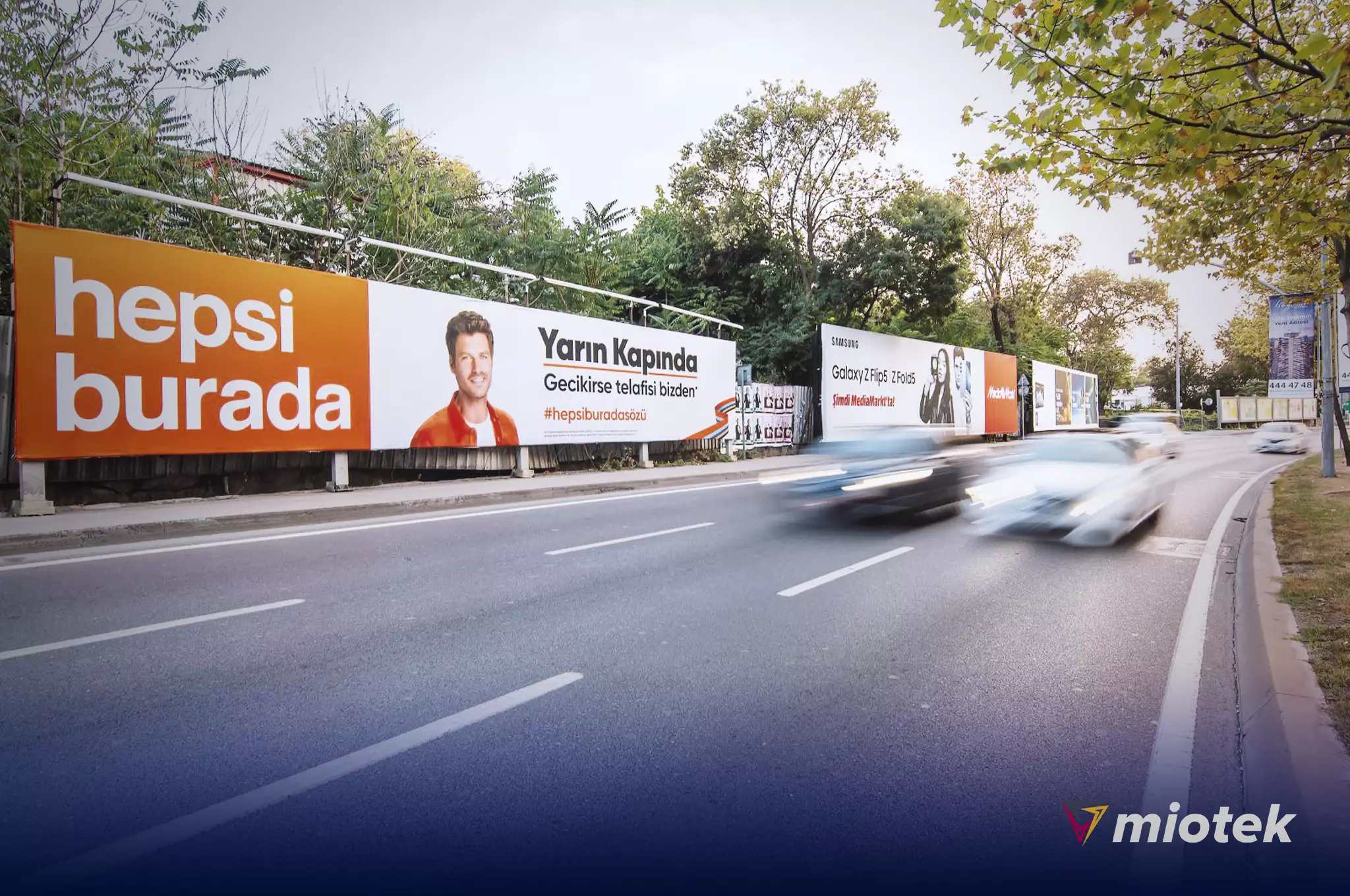 Miotek Media Giantboard reklamı gece görünümüyle aydınlık bir etki yaratıyor!