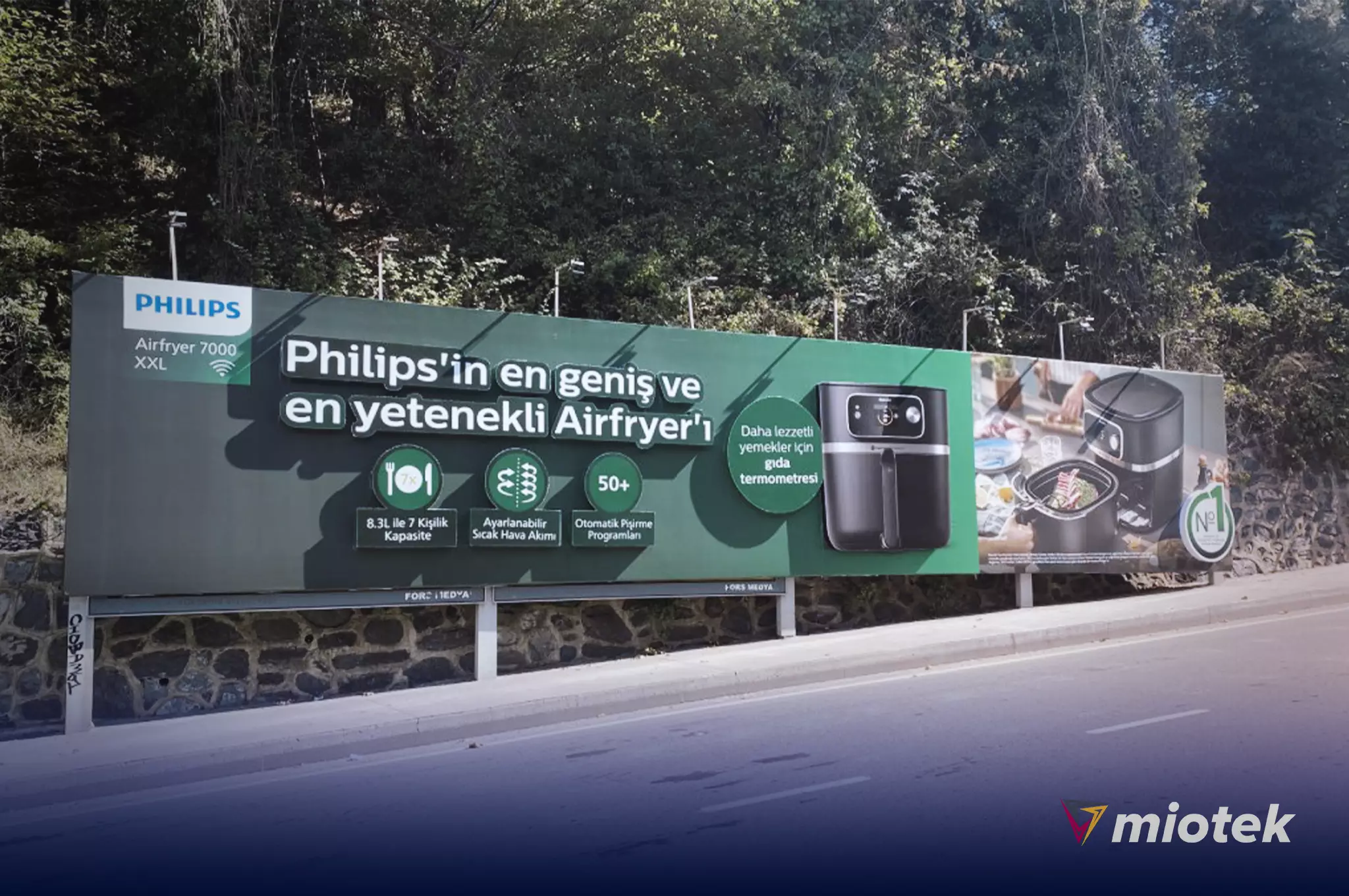 Miotek Media’nın Mega Giantboard Reklam Panosu ile yapılan ürün lansmanı