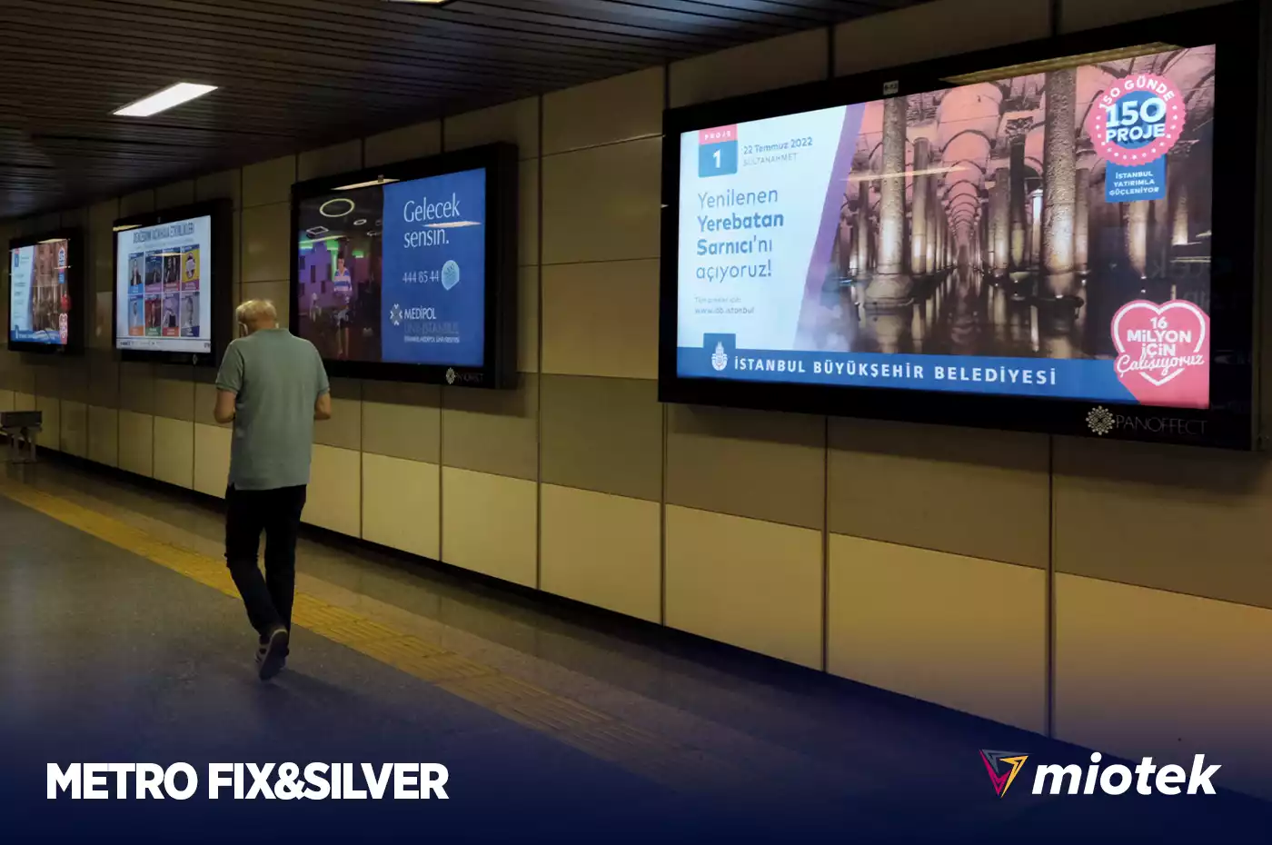 İstanbul’da metro durağında yer alan Miotek Media dijital LED ekran reklamı
