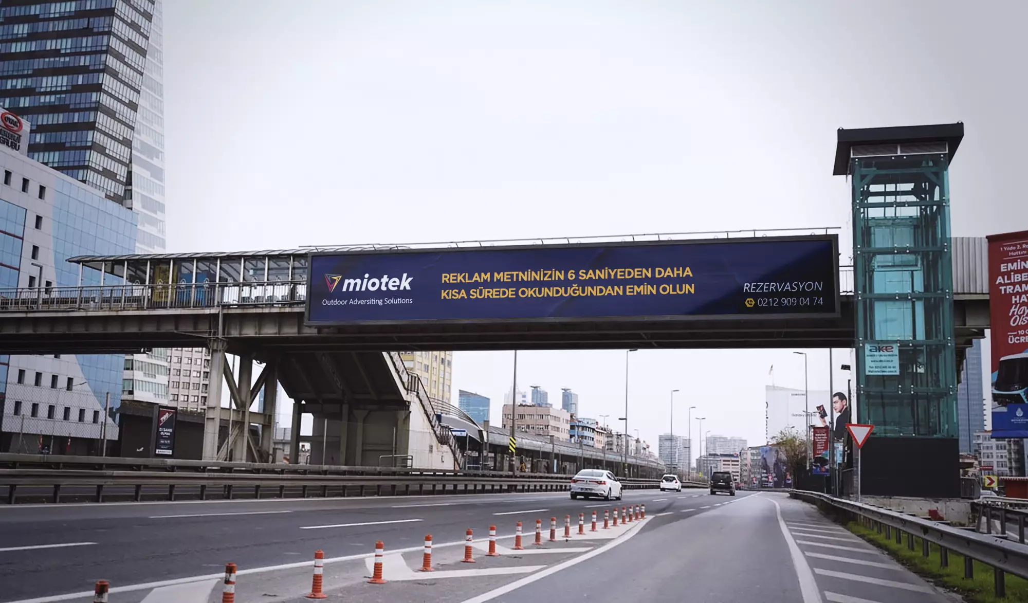 Miotek Media üst geçit reklam panosu kiralama hizmeti – İstanbul genelinde etkili açık hava reklam çözümleri