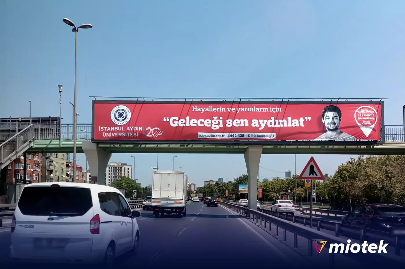 Üst Geçit Reklamları